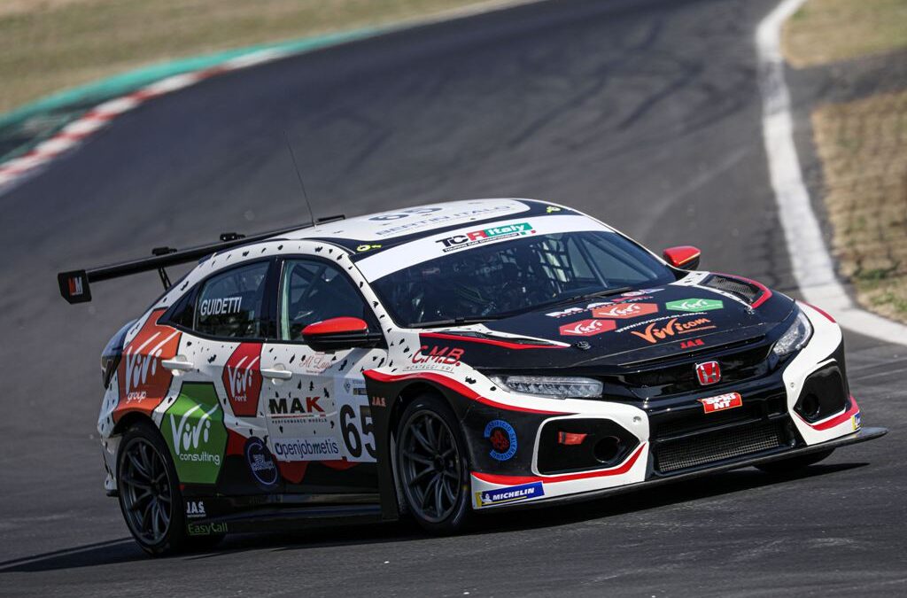 Primo podio stagionale per Jacopo Guidetti nel TCR Italy
